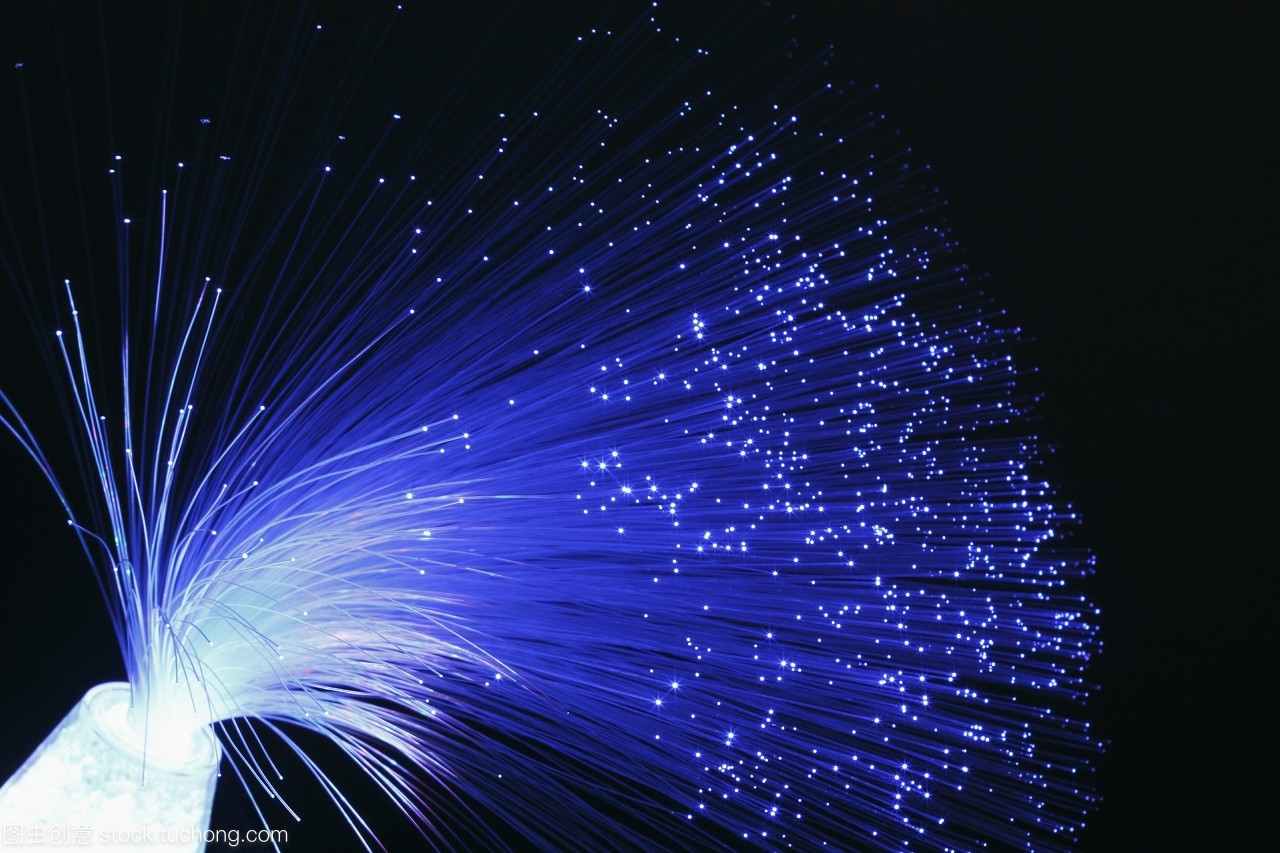 暗夜中的星辰 蓝色光纤灯的艺术魅力
